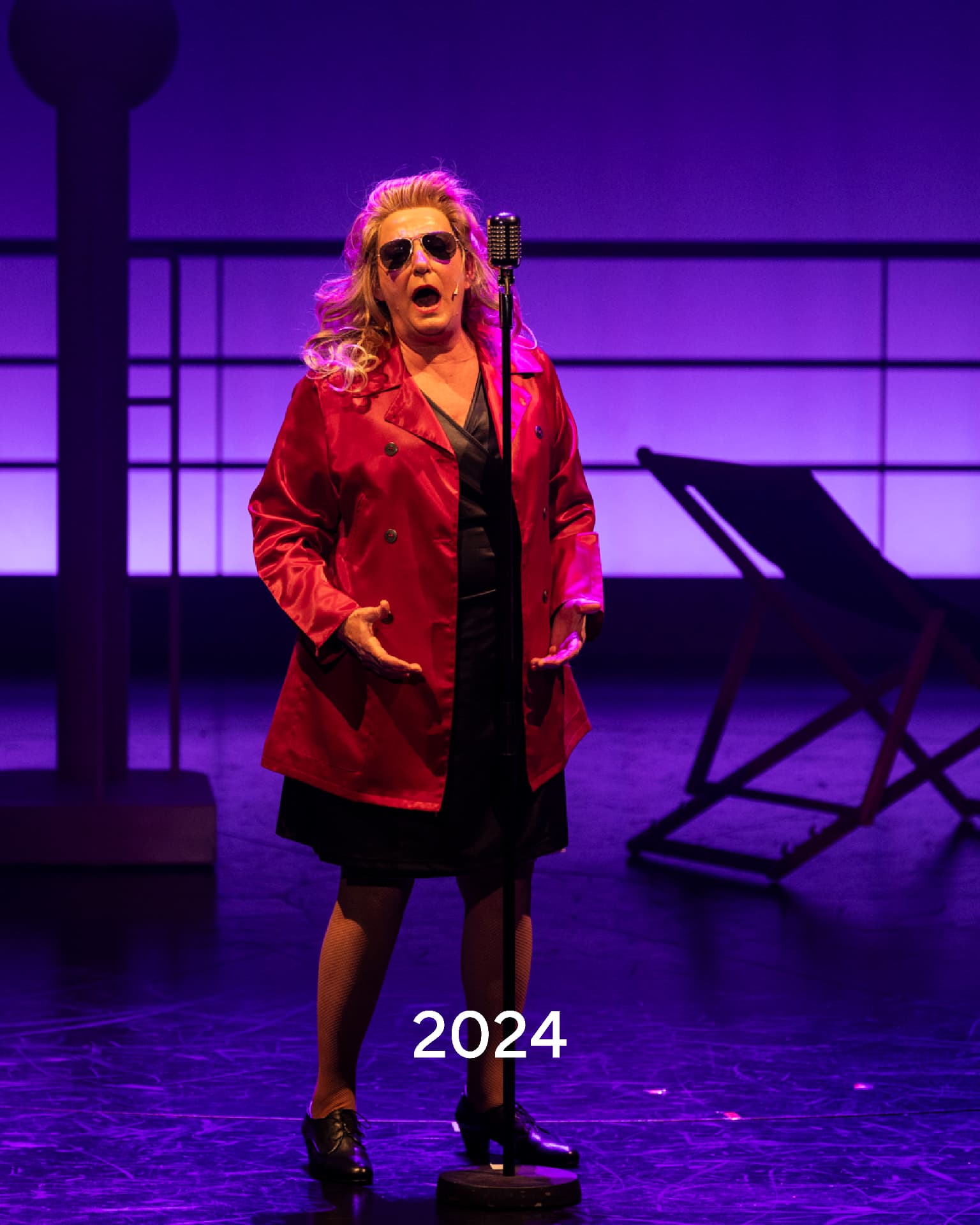 Claude-Inga Barbey chantant sur scène lors de l'édition 2024