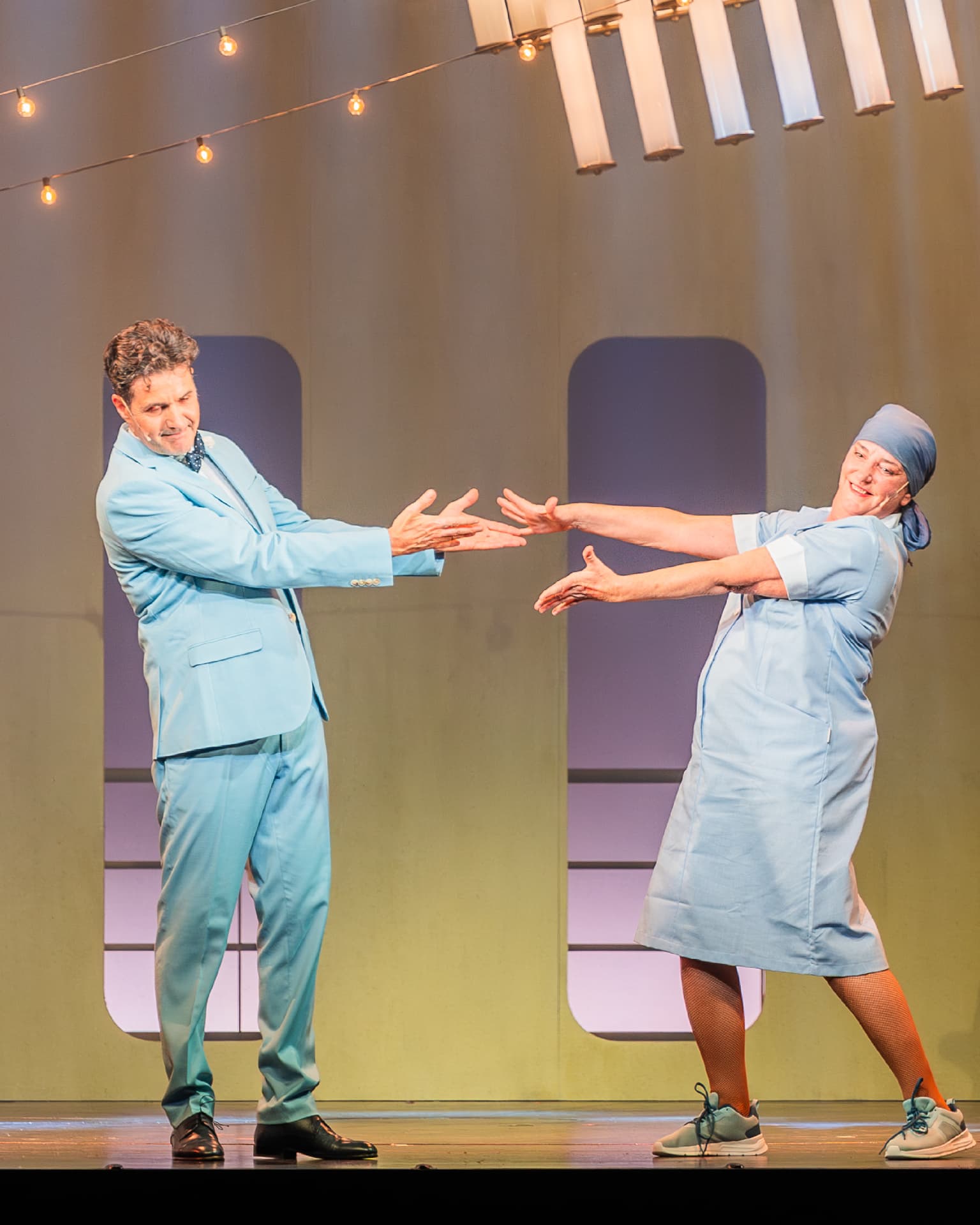 Claude-Inga Barbey dans un duo comique sur scène